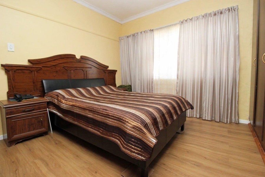 5 Bedroom Property for Sale in Lansdowne Western Cape